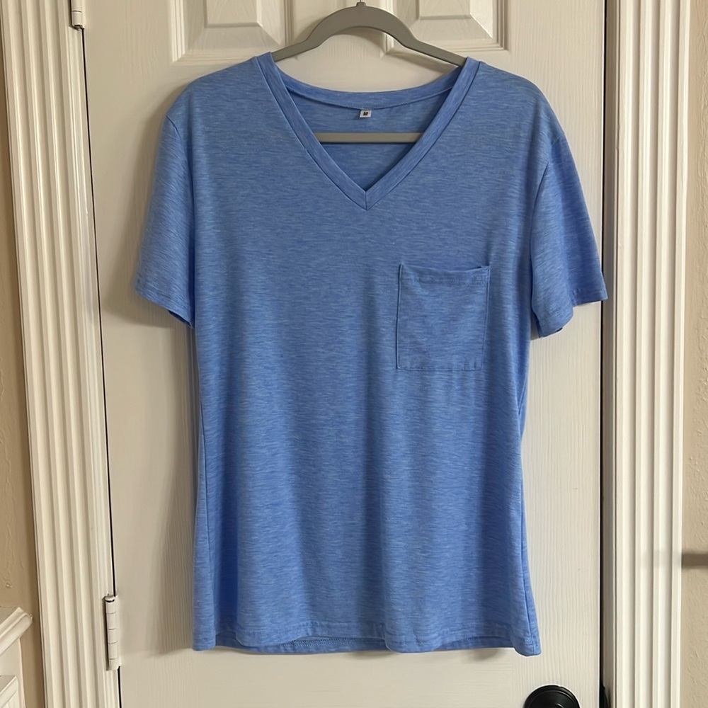 Women’s Lt Blue V-Neck Pocket Tee - M